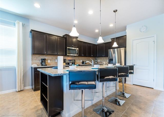 Luxury Windsor at Westside Retreat Getaway. 1639