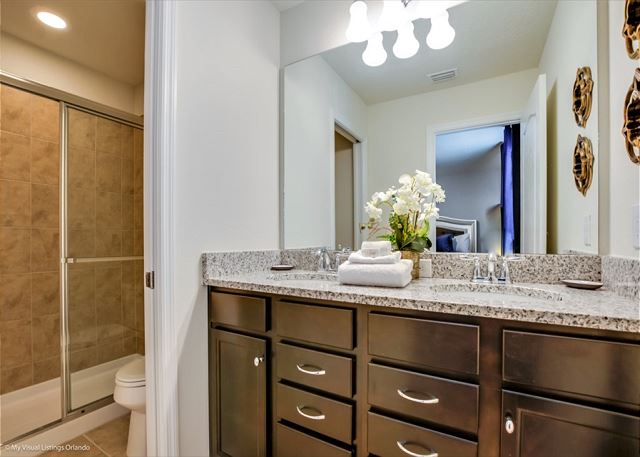 Luxury Windsor at Westside Retreat Getaway. 1639