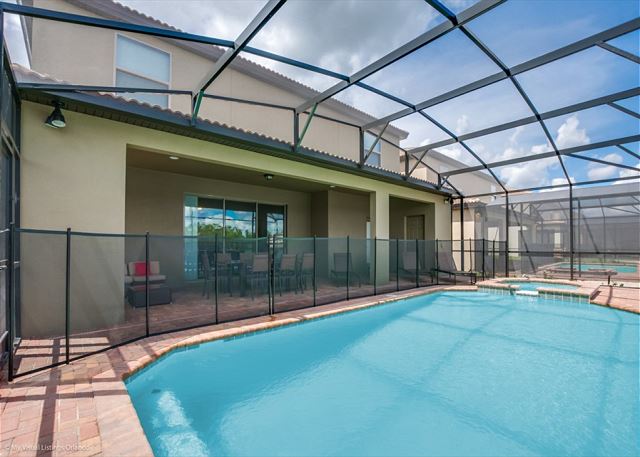 Luxury Windsor at Westside Retreat Getaway. 1639