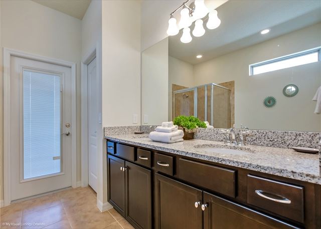 Luxury Windsor at Westside Retreat Getaway. 1639