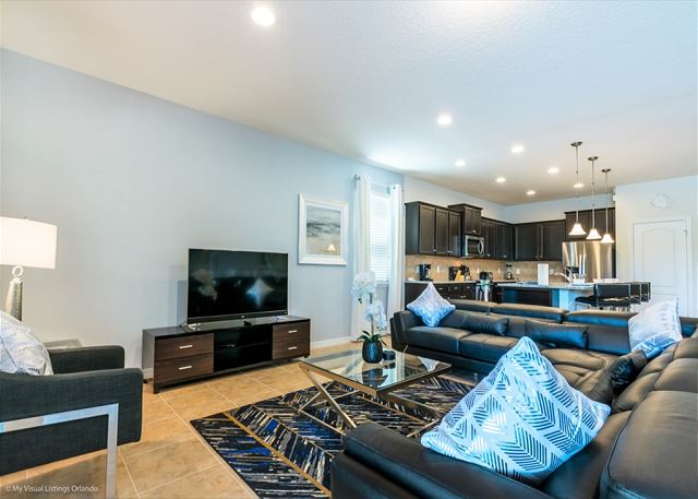 Luxury Windsor at Westside Retreat Getaway. 1639