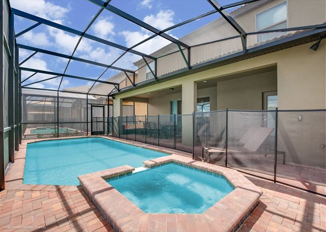 Luxury Windsor at Westside Retreat Getaway. 1639