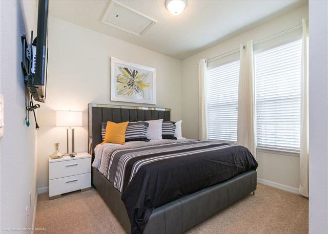 Luxury Windsor at Westside Retreat Getaway. 1639