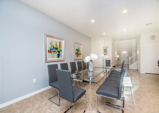 8 Bedroom Windsor at Westside Getaway. 8891