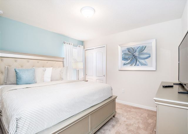 8 Bedroom Windsor at Westside Getaway. 8891