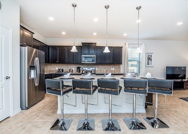 8 Bedroom Windsor at Westside Getaway. 8891