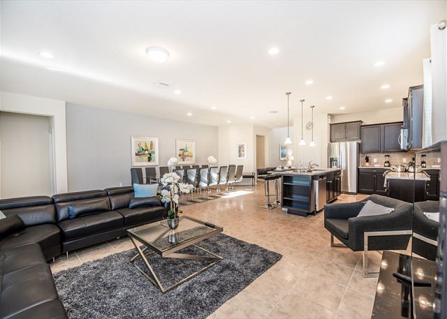 8 Bedroom Windsor at Westside Getaway. 8891