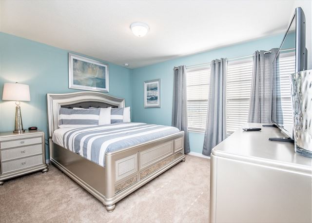 8 Bedroom Windsor at Westside Getaway. 8891