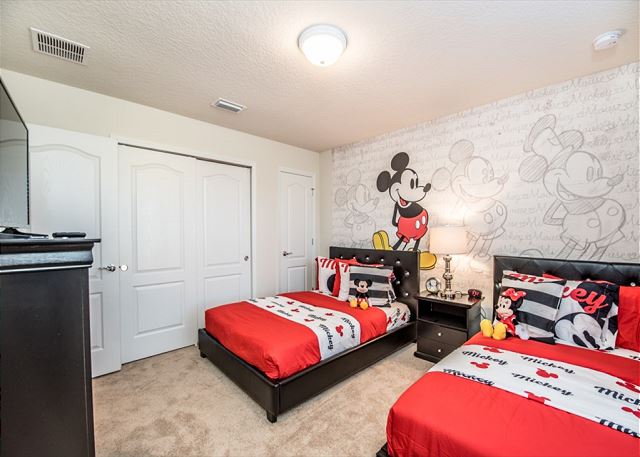 8 Bedroom Windsor at Westside Getaway. 8891