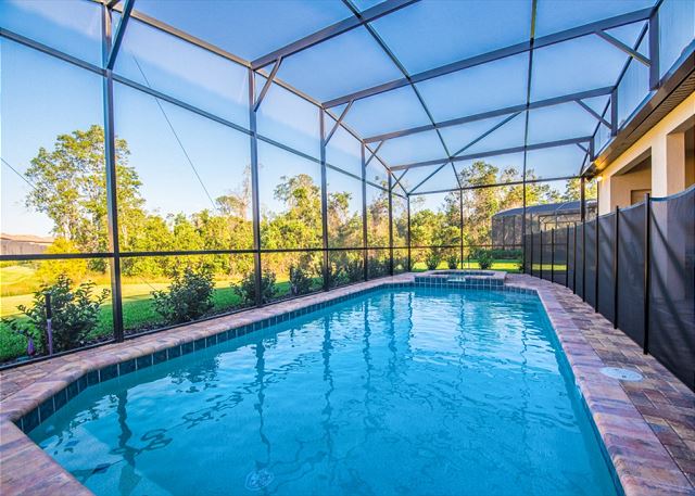 8 Bedroom Windsor at Westside Getaway. 8891