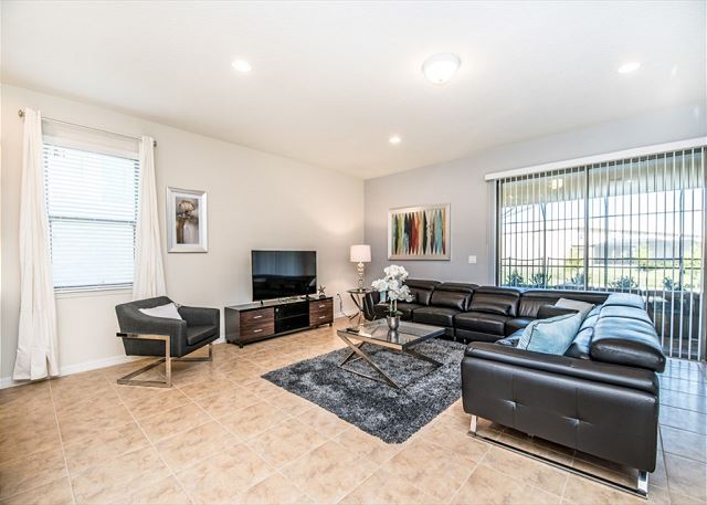 8 Bedroom Windsor at Westside Getaway. 8891