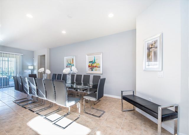 8 Bedroom Windsor at Westside Getaway. 8891