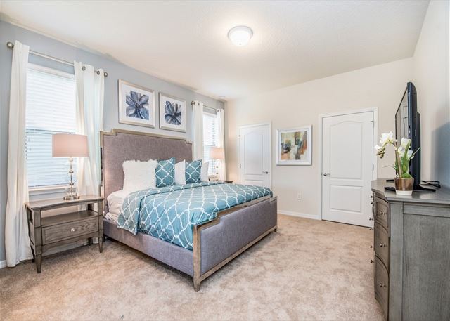 8 Bedroom Windsor at Westside Getaway. 8891