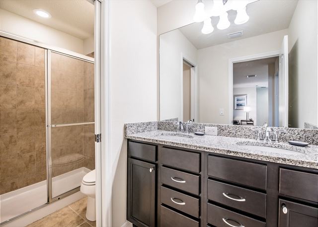8 Bedroom Windsor at Westside Getaway. 8891