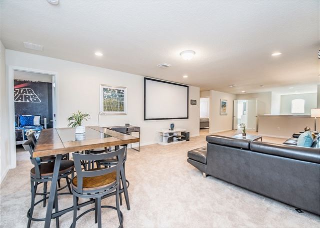 8 Bedroom Windsor at Westside Getaway. 8891