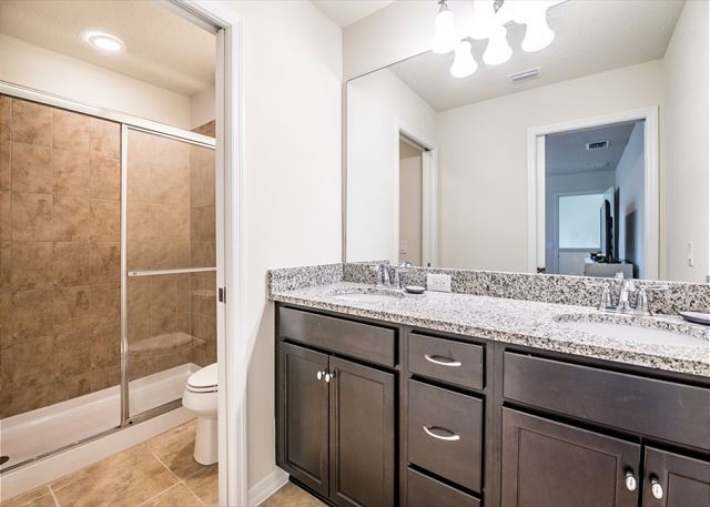 8 Bedroom Windsor at Westside Getaway. 8891
