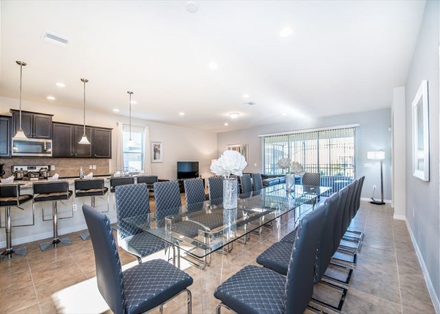 8 Bedroom Windsor at Westside Getaway. 8891