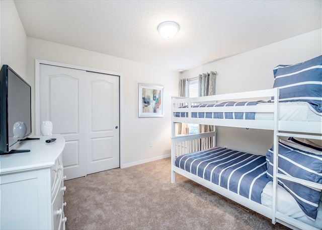 8 Bedroom Windsor at Westside Getaway. 8891