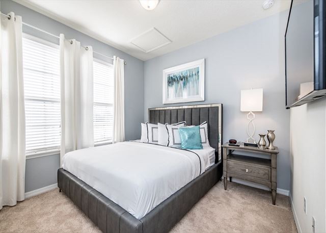 8 Bedroom Windsor at Westside Getaway. 8891