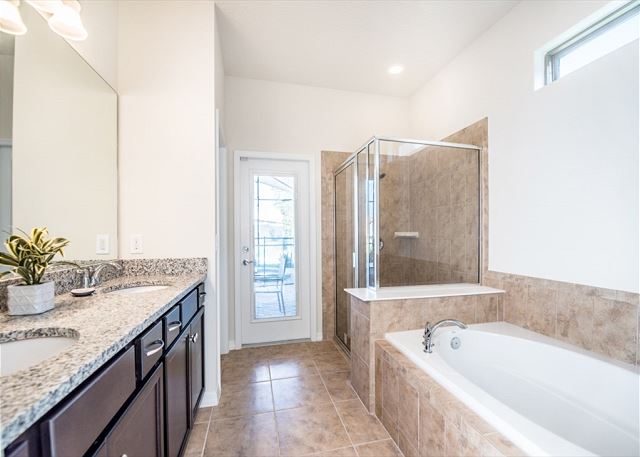 8 Bedroom Windsor at Westside Getaway. 8891