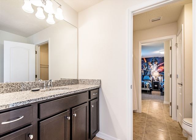 8 Bedroom Windsor at Westside Getaway. 8891