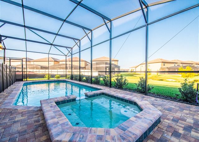 8 Bedroom Windsor at Westside Getaway. 8891