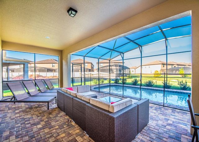 8 Bedroom Windsor at Westside Getaway. 8891