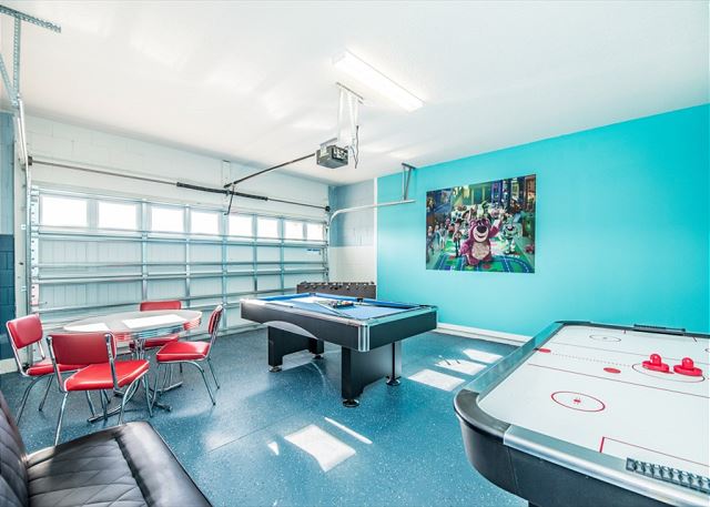 8 Bedroom Windsor at Westside Getaway. 8891