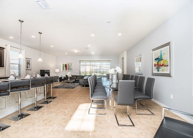 8 Bedroom Windsor at Westside Getaway. 8891