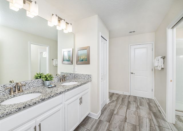 Luxurious 9 Bed Championsgate Resort Home. 9077