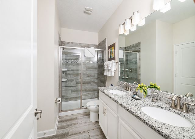 Luxurious 9 Bed Championsgate Resort Home. 9077