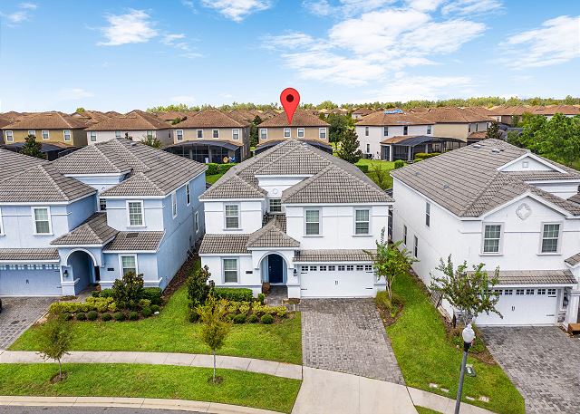 Luxurious 9 Bed Championsgate Resort Home. 9077