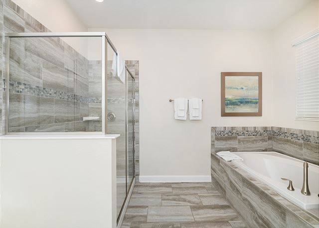 Luxurious 9 Bed Championsgate Resort Home. 9077