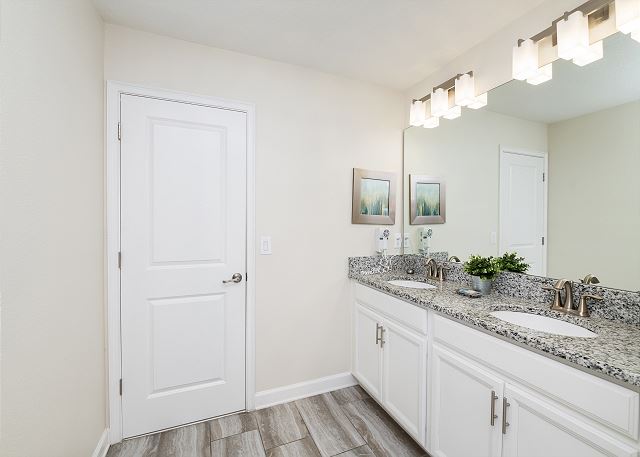 Luxurious 9 Bed Championsgate Resort Home. 9077