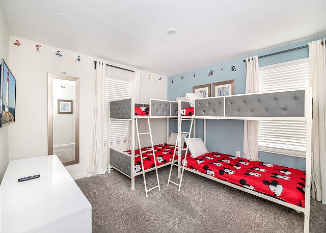 Luxurious 9 Bed Championsgate Resort Home. 9077