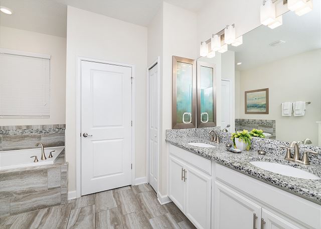 Luxurious 9 Bed Championsgate Resort Home. 9077