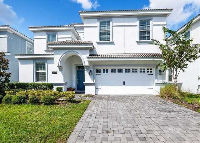 Luxurious 9 Bed Championsgate Resort Home. 9077